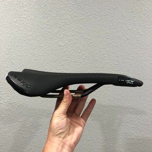 PROLOGO NAGO EVO SADDLE PAS TIROX BLACK